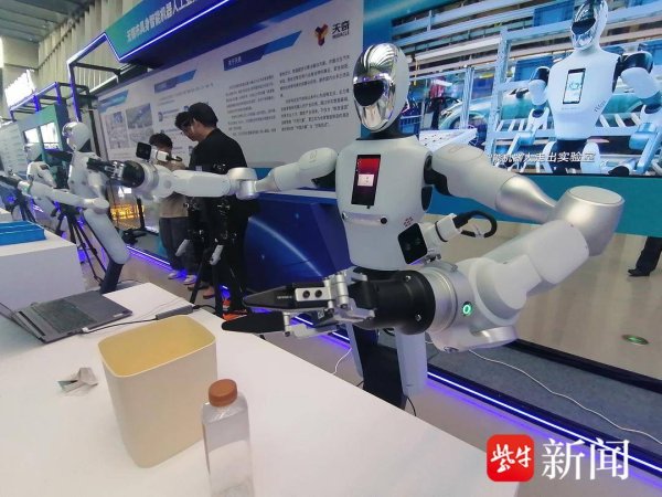 纯旭配资 从无人驾驶小巴到工业智能体……2025世界物博会带领公众感受物联网的最新“惊喜”